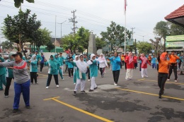 Senam Sehat Bersama Lansia dan Penyuluhan Kesehatan “Stroke”