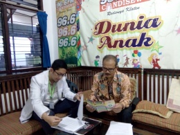 Talkshow Komunitas Seputar Pelayanan Geriatri RSST di Radio Candi Sewu Klaten