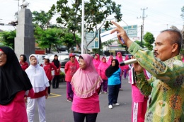 Senam Sehat Bersama Lansia dan Penyuluhan Kesehatan “Nyeri Pinggang” bersama dr. Angelika Siregar, Sp.S