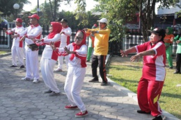 Senam Sehat Bersama Lansia dan Penyuluhan Kesehatan “Penyakit Paru” bersama dr. Kurniyanto, Sp.P