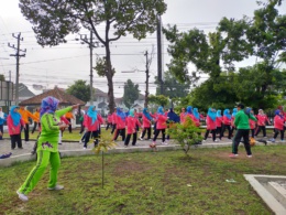 Senam Sehat Bersama Lansia dan Penyuluhan Kesehatan "Kesehatan Gigi pada Lansia - Gigi Palsu” bersama RSST