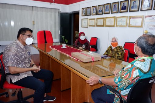 Piagam Penghargaan Kepatuhan Interaksi Pelayanan Publik Tahun 2021 Bagi RSST