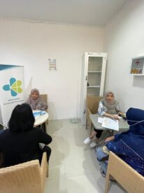 “Curhat Bareng Soeradji": Soeradji Wellness and Aquatic Therapy (SWAT) dan Kesehatan Mata pada Usia Lanjut